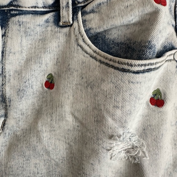 Judy Blue denim shorts - Picture 2 of 4